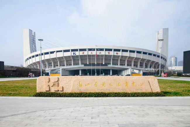 第73分钟，因瑟云聚染红，西蒙尼换下格列兹曼，后者离场后没有与西蒙尼握手。